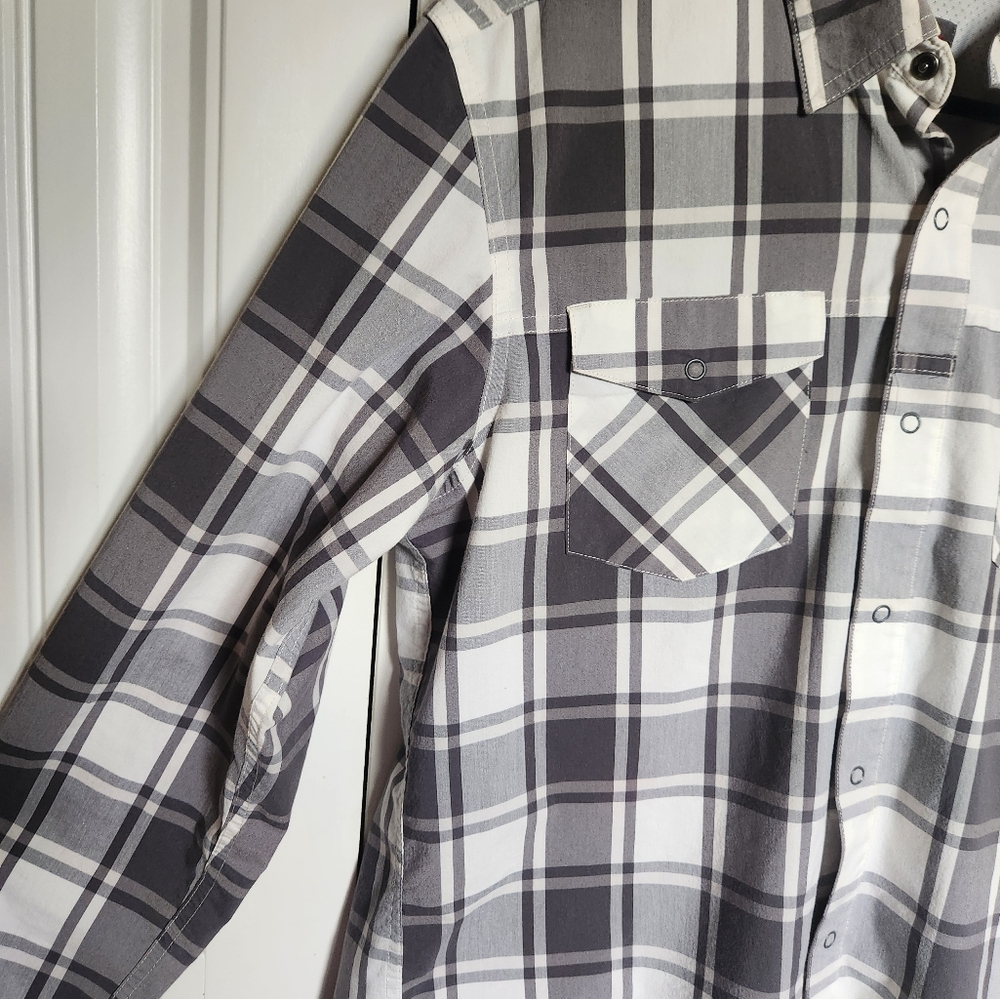 Wrangler Men's Black and White Plaid Shirt With Snaps- Medium - Picture 7 of 8